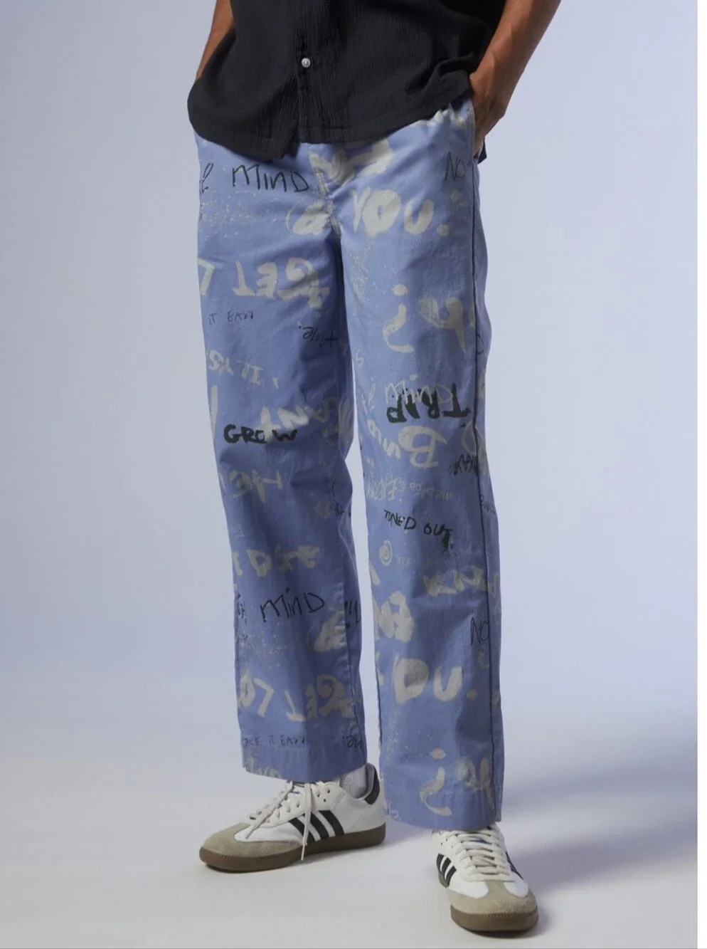 Urban Outfitters Graffiti Printed Pull-On Straight Fit Lavender Chino Pant Med